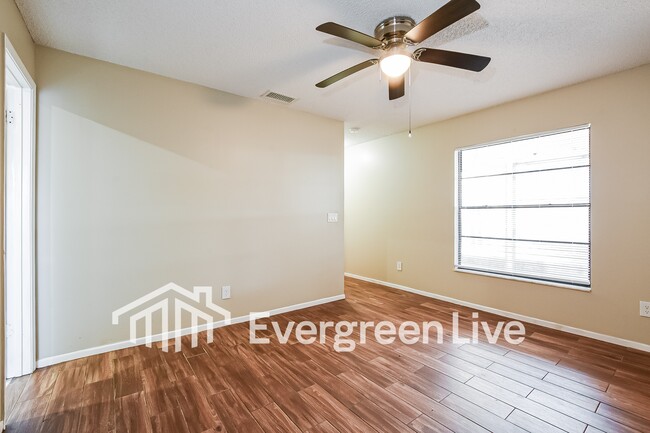 Building Photo - 1946 Larkwood Dr