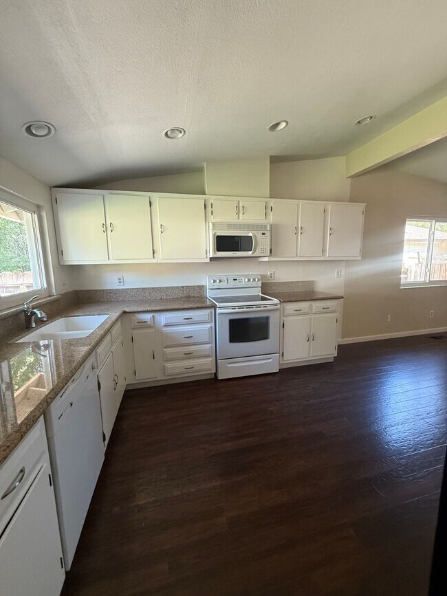 Building Photo - 4605 Rio Encantado Ln