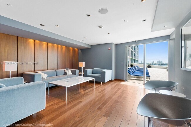 Building Photo - 325 Biscayne Blvd