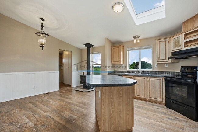 Building Photo - Country Home with Fenced Yard in Hayden!