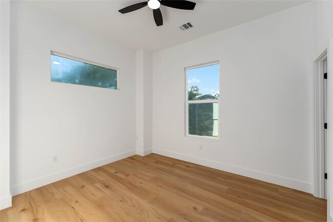 Building Photo - 4353 Aledo St