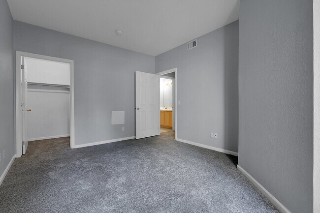 Building Photo - $1,650.00, Spacious 2-bedroom, 1 bath Cond...