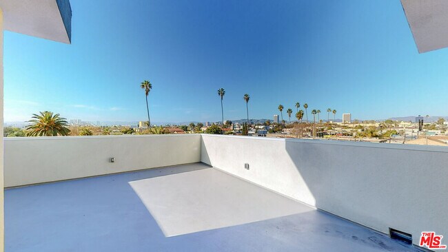 Building Photo - 1509 Cloverdale Ave