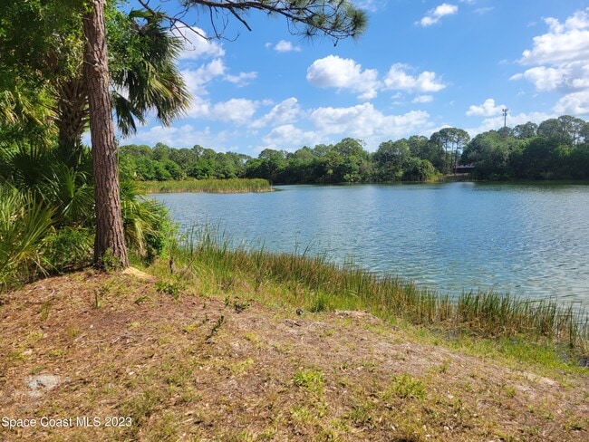 Building Photo - 950 Nixon Cir NE