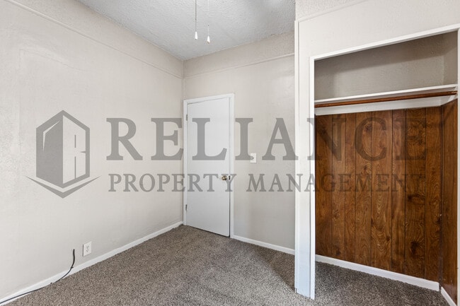 Building Photo - 251 Millwood N