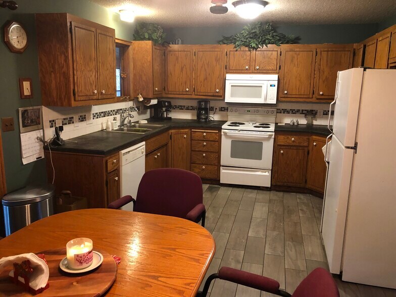 Kitchen - 23260 Bridgestone Rd NW