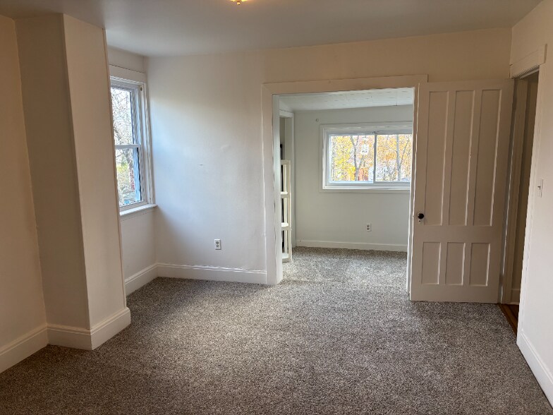 Building Photo - 174 Main St