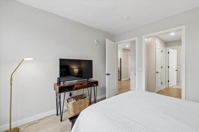 Building Photo - 18 Artisan Dr