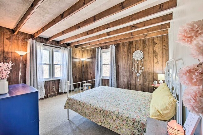 Building Photo - 20 Hill Ln