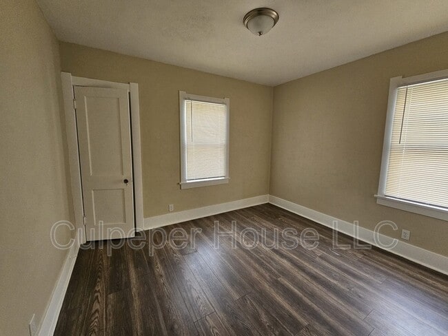 Building Photo - 1046 Slater St