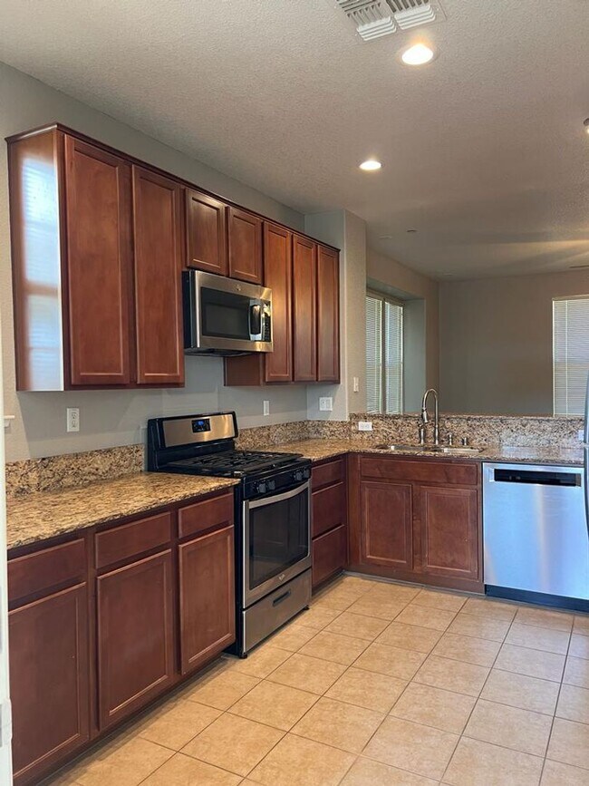 Building Photo - 427 Anchor Ln