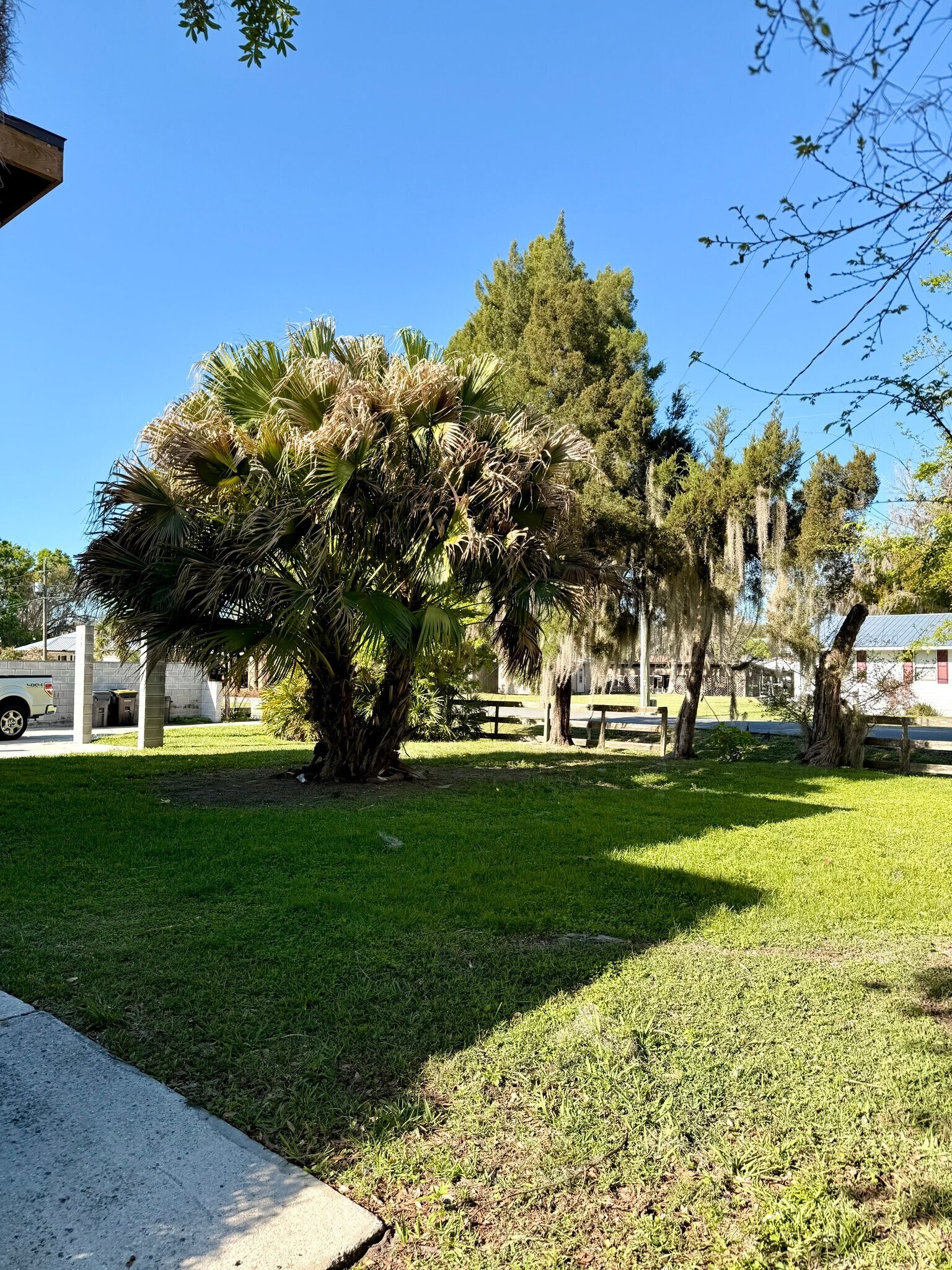 Building Photo - 160 N Lakeview Dr