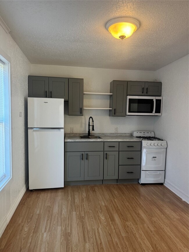 Building Photo - 1747 5th St