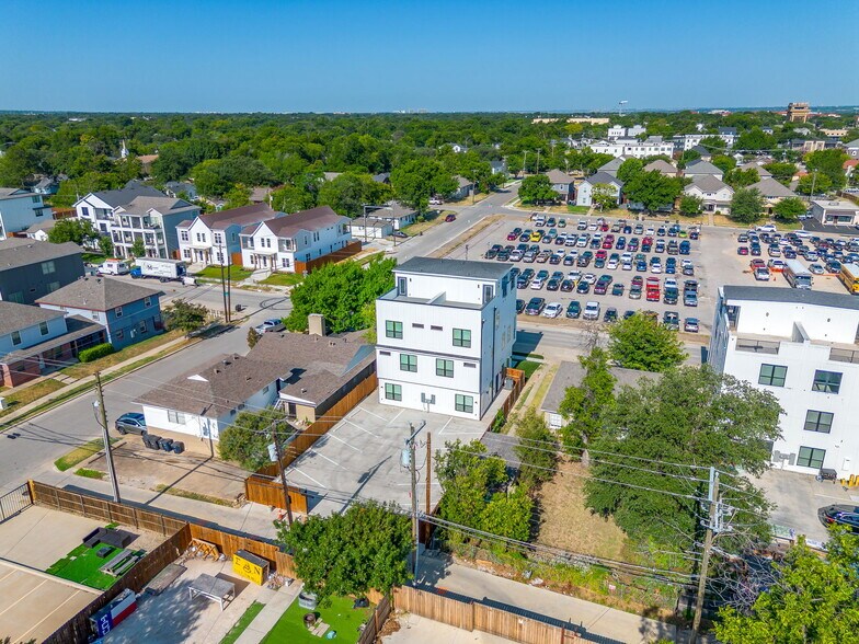 Building Photo - 3141 McCart Ave