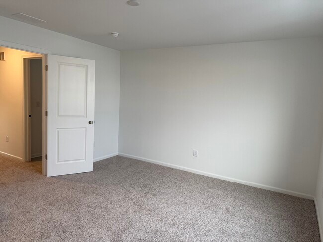 Building Photo - 302 Kingsport Dr