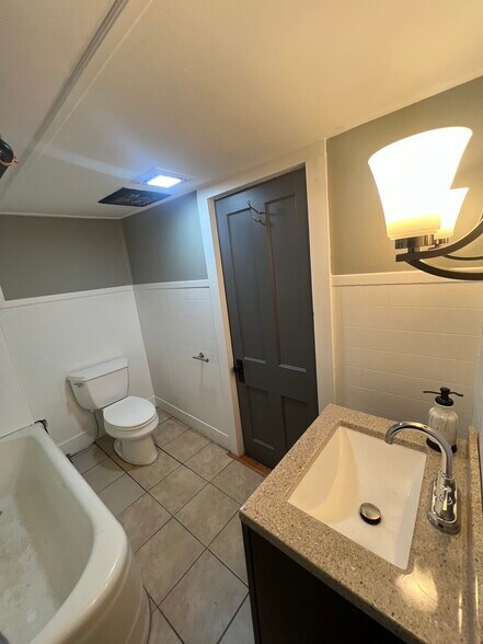 Building Photo - 235 Main St