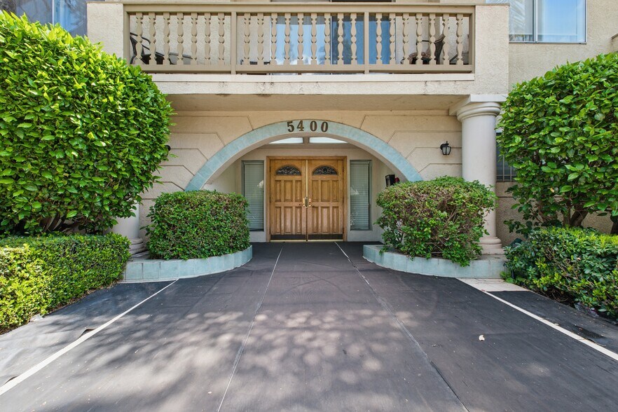 Building Photo - 5400 Lindley Ave