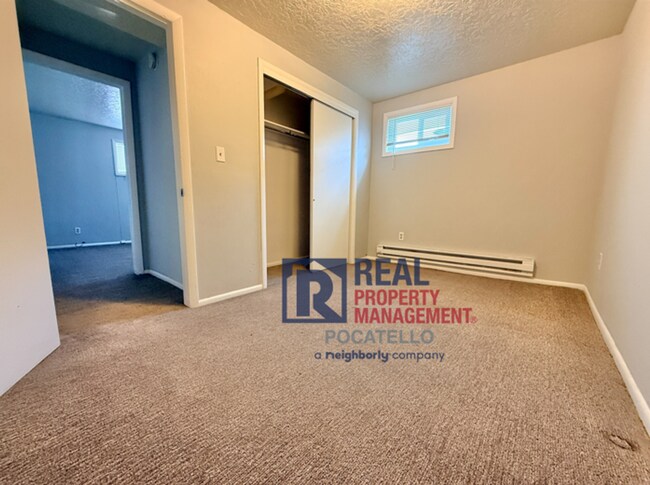 Building Photo - 1921 Monte Vista Dr