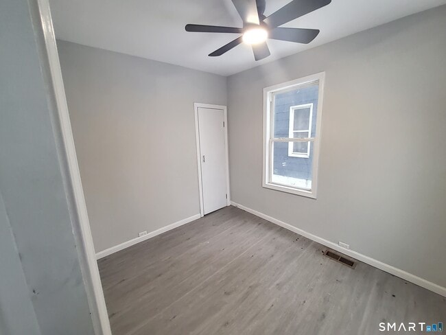 Building Photo - 11 Ridgewood St