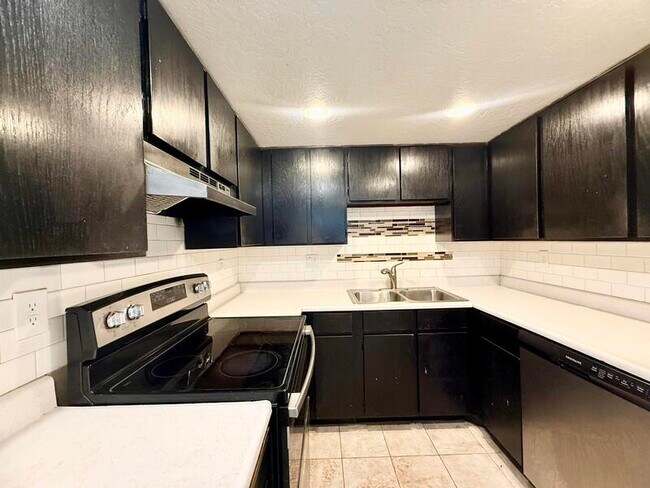 Building Photo - 3192 South 1850 West, Unit A
