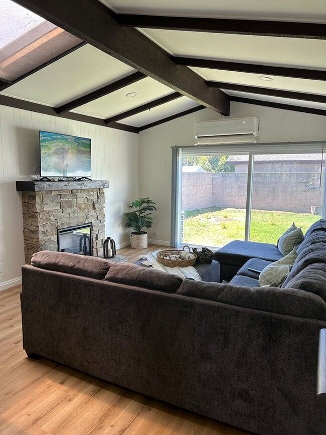 Building Photo - Beautiful 3 Bedroom 2 Bath !!