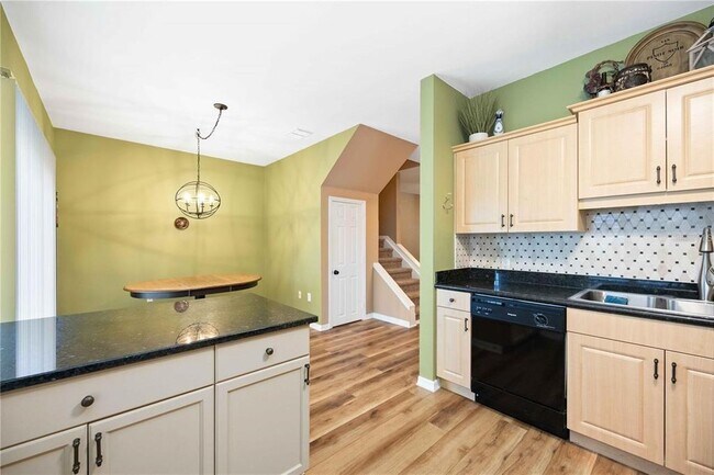 Building Photo - 7525 Plantation Cir