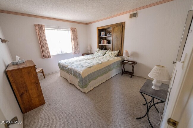 Building Photo - 5042 Llano Dr