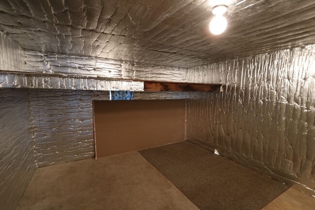 Building Photo - 3 Bedroom 1 Bath