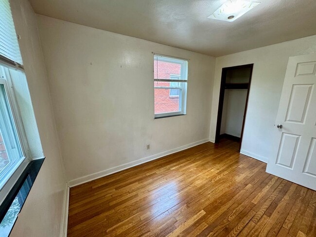 Building Photo - Charming 4 Bed 1.5 Bath house with BRAND NEW KITCHEN!!!