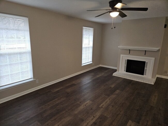 Building Photo - 101 Edgewood Dr