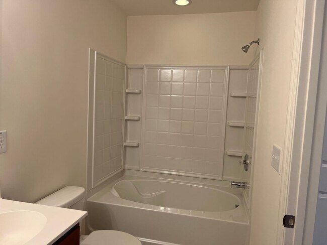 Building Photo - Coming Soon - Lovely 2 Bedroom 2.5 Bath To...