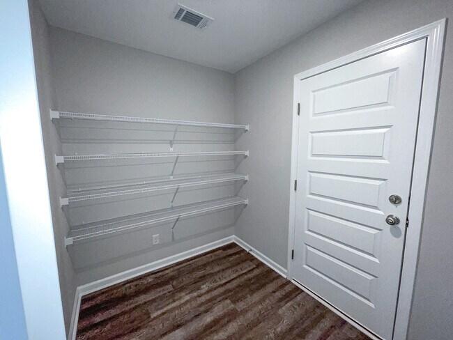 Building Photo - 354 S Bridgeport Dr