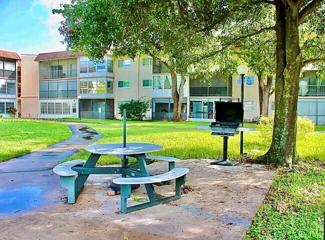 Building Photo - 1751 NW 75th Ave