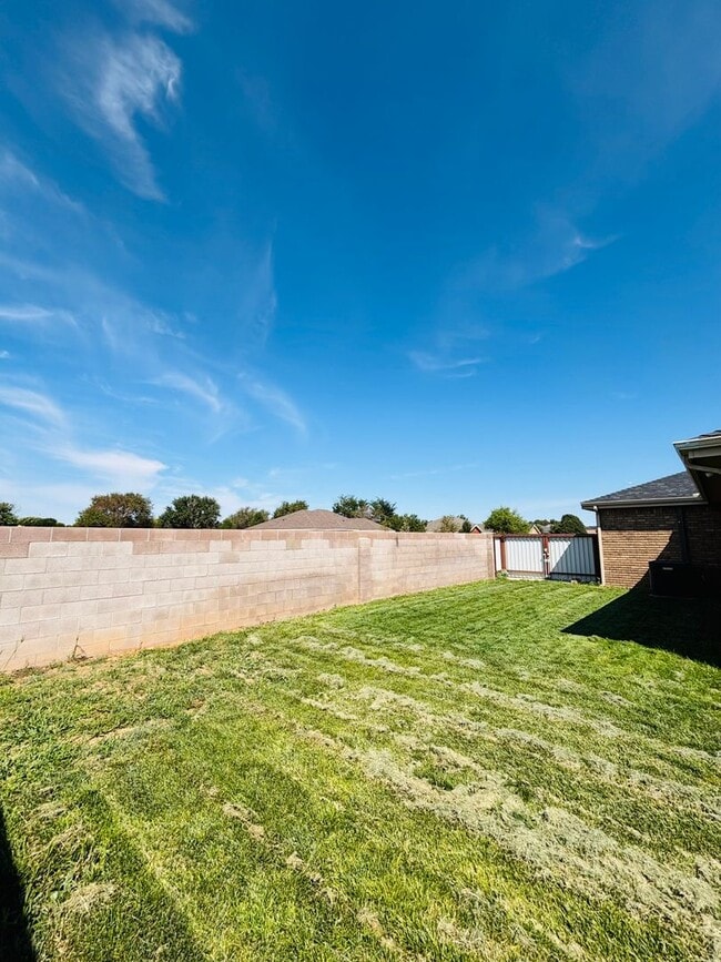 Building Photo - 505 Almond Tree Ln