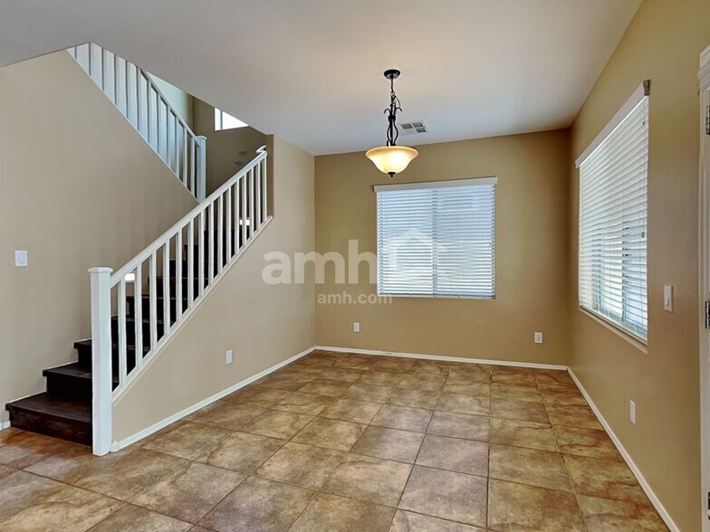 Building Photo - 38549 N Reynosa Dr