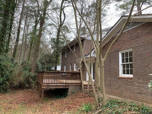 Building Photo - 4 BR 3 BATH in Cedar Creek!