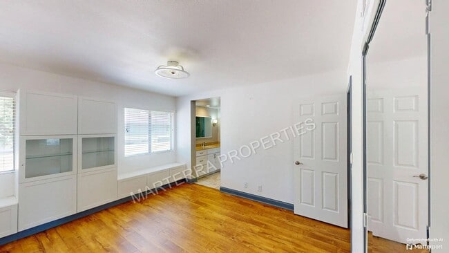 Building Photo - 2-Bedroom/2.5 Bath Townhome in Irvine!