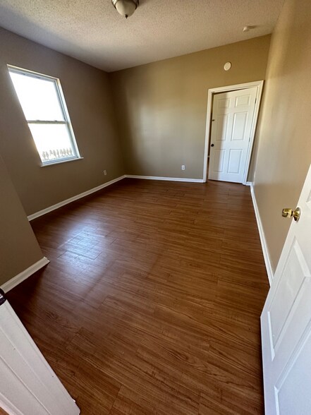 Building Photo - 2513 N Galvez St