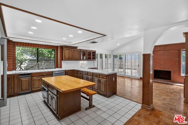 Building Photo - 7652 Quimby Ave