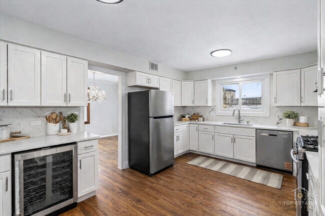 Building Photo - 931 Canterbury Dr