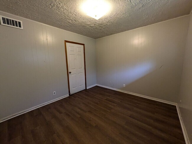 Building Photo - 4619 Hartel St
