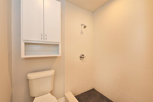 Building Photo - 2600 E San Jose St