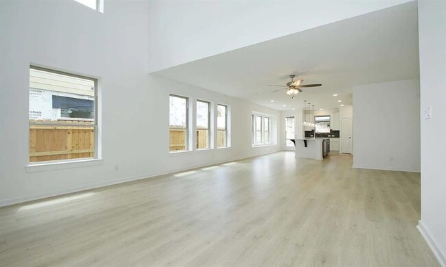 Building Photo - 1010 Newport Crk Dr