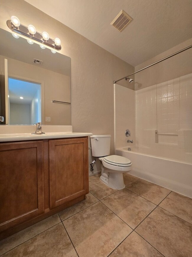 Building Photo - An Amazing 3 Bedroom, 2 Story Home in Silverstone Ranch.