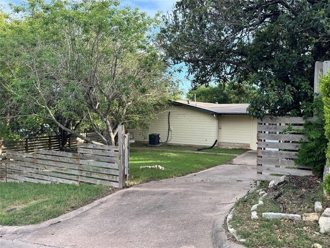 Building Photo - 401 Philco Dr