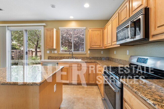 Building Photo - 35 Sabre Ct