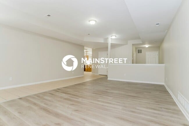 Building Photo - 4 Bedroom Pet-Friendly Home in LEAVENWORTH, KS with Main Street Renewal