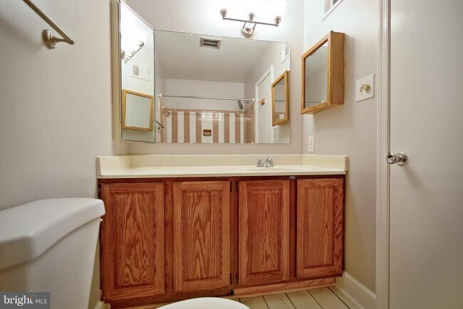 Building Photo - 2012 Friendship Ln