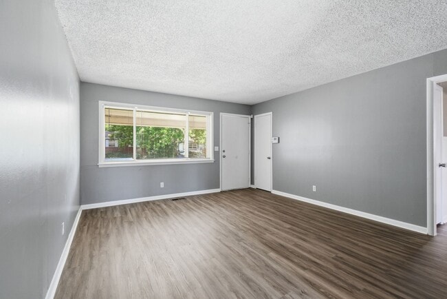 Building Photo - 3 Bed | 1 Bath | Close to Downtown Tulsa