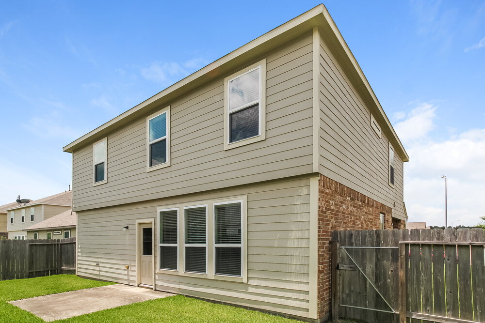 Building Photo - 17818 Aveleigh Ln